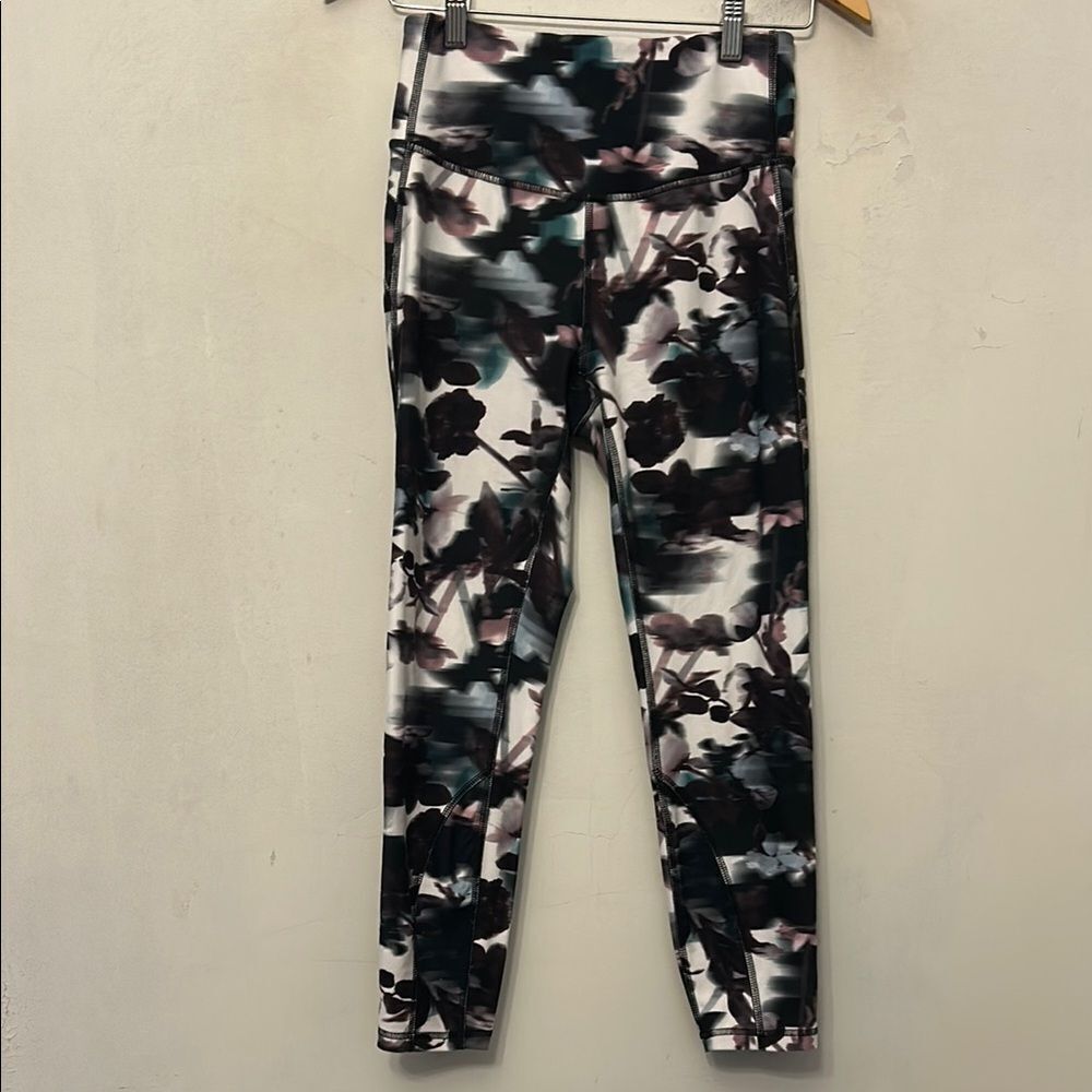 Marika Black White Purple Floral Leggings Size M EUC